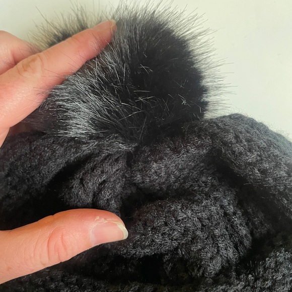 Larome black beanie. NWOT - Picture 2 of 6